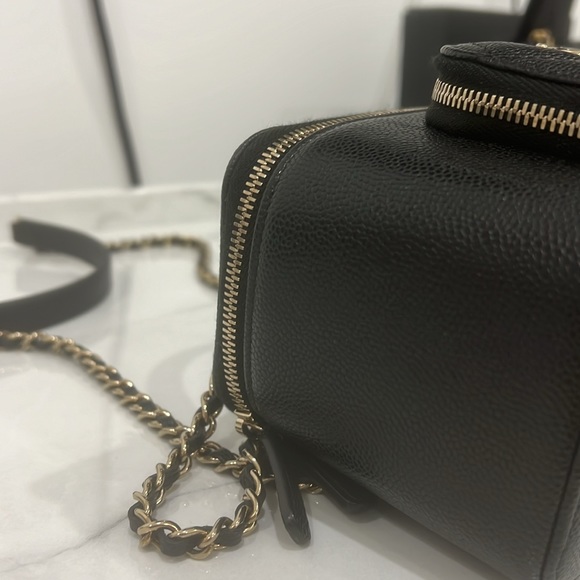 Chanel vanity bag - Picture 6 of 7